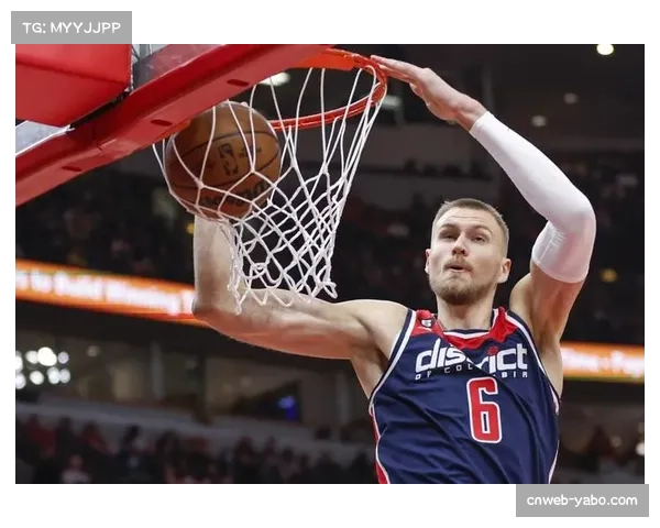 波尔津吉斯NBA杯内线发挥稳健 绿军长人攻防两端作用显著